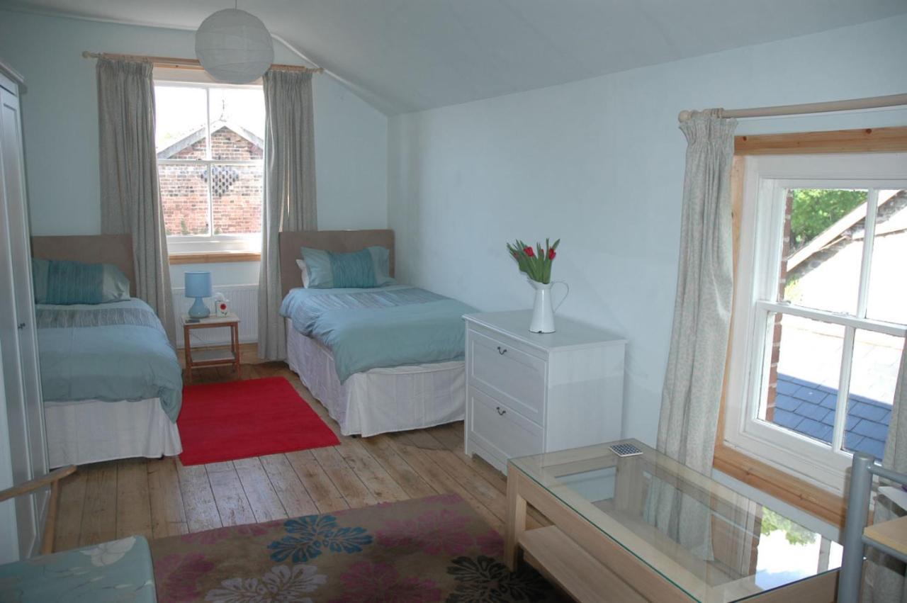 Mid Wales Arts B&B Caersws Esterno foto