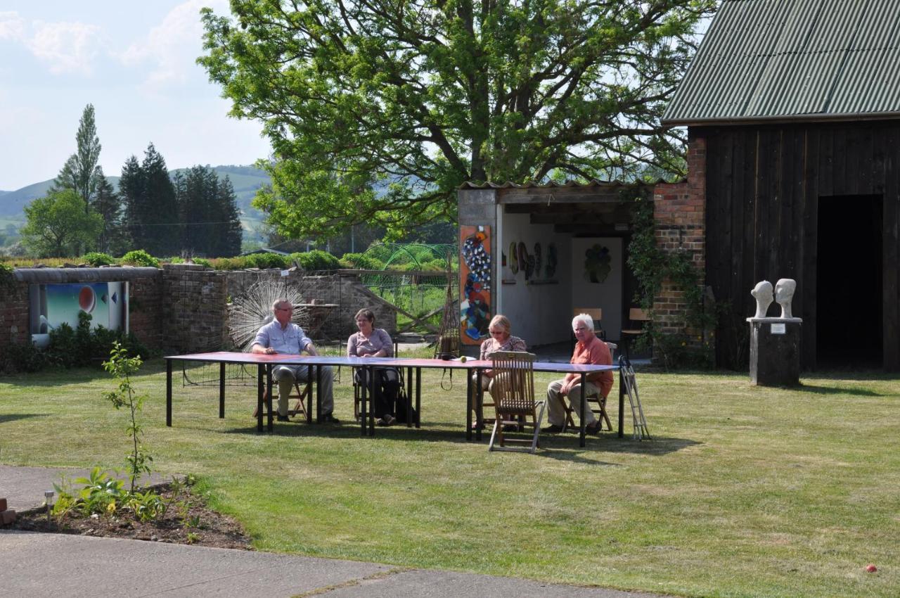 Mid Wales Arts B&B Caersws Esterno foto